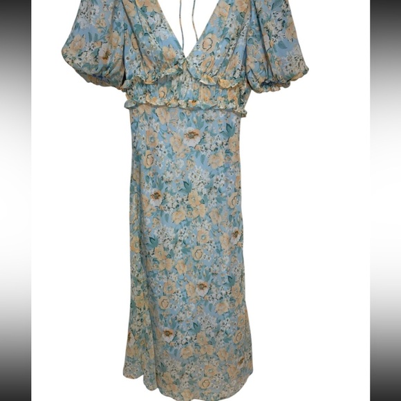 Esperanza Floral Back Cutout Midi Dress
ASTR the Label Size Medium - Picture 5 of 8